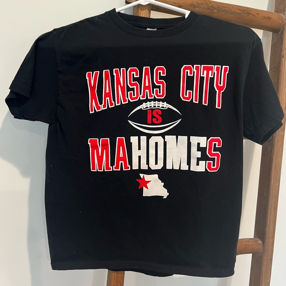Kansas City Chiefs Mahomes Shirt Youth Medium